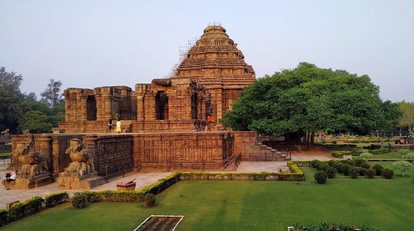 Puri, Chilika, Konark & Bhubaneswar Tour Package